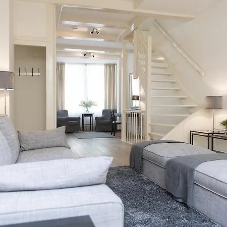 Stylish Canal House *