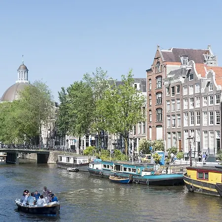 Stylish Canal House *